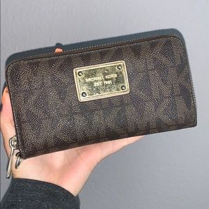 michael kors monogram wallet